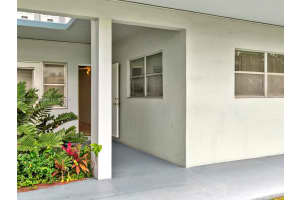 2300 Park Ln APT 114, Hollywood, FL 33021, Sold 04/24/24