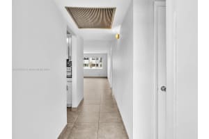 2300 Park Ln APT 114, Hollywood, FL 33021, Sold 04/24/24