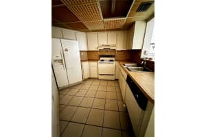 9433 Fontainebleau Blvd APT 112, Miami, FL 33172, Sold 07/29/24