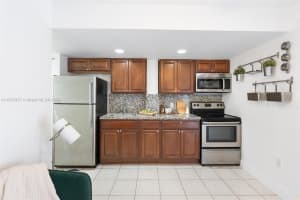 110 S Shore Dr #3g, Miami Beach, FL 33141, Sold 04/19/24