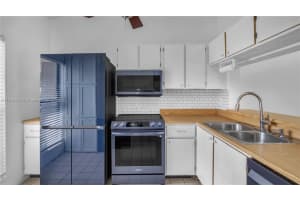 3068 S Oakland Forest Dr APT 803, Oakland Park, FL 33309, Sold 07/29/24