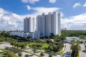 14951 Royal Oaks Ln APT 1709, North Miami, FL 33181, Sold 04/02/24