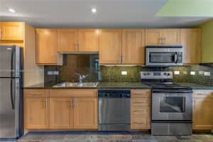 111 E Flagler St Apt 304, Miami, FL 33131, Sold 04/22/24