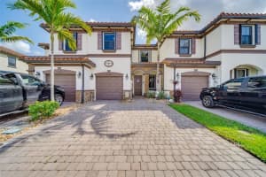 6526 S Anise Ct, Davie, FL 33314, Sold 04/19/24
