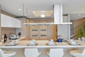 17111 Biscayne Blvd Unit 2111, Aventura, FL 33160, Sold 09/10/24