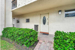 9411 N Hollybrook Lake Dr APT 109, Pembroke Pines, FL 33025, Sold 05/20/24