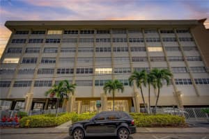 111 Golden Isles Dr APT E3, Hallandale Beach, FL 33009, Sold 04/26/24