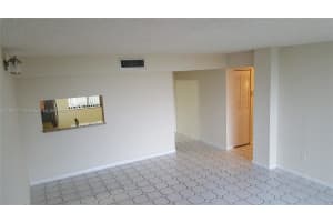 8625 NW 8th St APT 401, Miami, FL 33126, Sold 10/08/24
