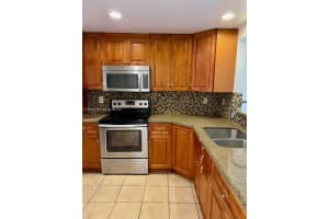 8881 Fontainebleau Blvd #104a, Miami, FL 33172, Sold 05/30/24