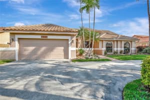 10121 NW 10th St, Plantation, FL 33322, Sold 10/10/24