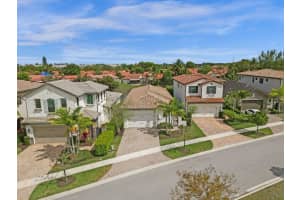 755 SW 113th Ln, Pembroke Pines, FL 33025, Sold 04/24/24