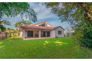 6200 Gauntlet Hall Ln, Davie, FL 33331, Sold 05/29/24