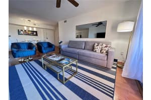 19501 E Country Club Dr 9301, Aventura