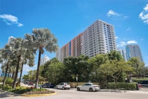 210 174th St APT 1915, Sunny Isles Beach, FL 33160, Sold 05/30/24
