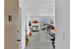400 Kings Point Dr APT 1114, Sunny Isles Beach, FL 33160, Sold 05/28/24
