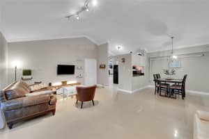 3083 N Oakland Forest Dr APT 307, Oakland Park, FL 33309, Sold 09/11/24