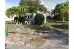 1345 Nw 70th St, Miami