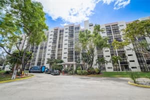 17011 N Bay Rd APT 419, Sunny Isles Beach, FL 33160, Sold 07/03/24