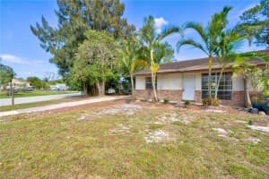 96 SE Norfolk Blvd, Stuart, FL 34997, Sold 04/25/24