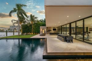 700 Lakeview Dr, Miami Beach, FL 33140, Sold 05/31/24
