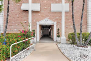 300 Golden Isles Dr APT 317, Hallandale Beach, FL 33009, Sold 07/19/24