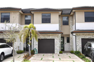15802 NW 91st Ct, Miami Lakes, FL 33018, Sold 05/13/24