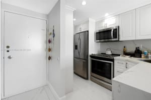 2899 Collins Ave APT 1037, Miami Beach, FL 33140, Sold 05/24/24