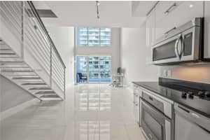 60 Sw 13th St 3618, Miami