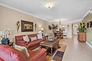 9500 N Hollybrook Lake Dr APT 102, Pembroke Pines, FL 33025, Sold 05/31/24