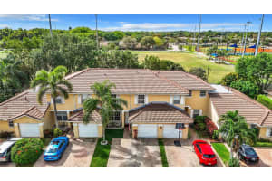 8952 NW 53rd St, Sunrise, FL 33351, Sold 05/08/24