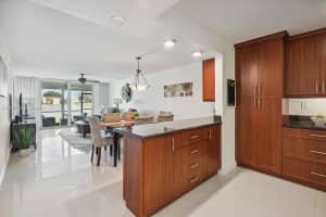 9423 S Hollybrook Lake Dr APT 110, Pembroke Pines, FL 33025, Sold 04/23/24