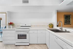 7860 SW 86th St APT 28, Miami, FL 33143, Sold 05/07/24