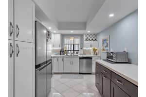 600 Parkview Dr APT 702, Hallandale Beach, FL 33009, Sold 06/18/24