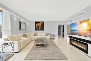 19355 Turnberry Way #22d, Miami, FL 33180, Sold 12/03/24