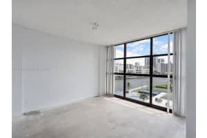 600 Parkview Dr APT 718, Hallandale Beach, FL 33009, Sold 06/11/24