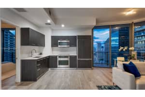 45 SW 9th St Apt 4101, Miami, FL 33130, Sold 10/04/24