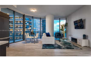 45 SW 9th St Apt 4101, Miami, FL 33130, Sold 10/04/24