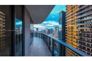 45 SW 9th St Apt 4101, Miami, FL 33130, Sold 10/04/24