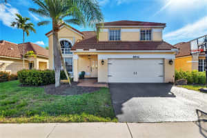 8942 Lake Park Cir S, Davie, FL 33328, Sold 05/16/24
