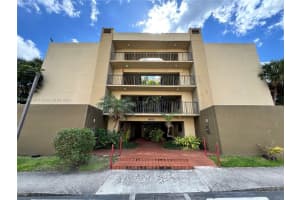 8615 NW 8th St APT 210, Miami, FL 33126, Sold 07/12/24