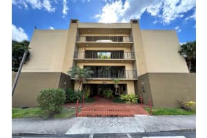 8615 NW 8th St APT 210, Miami, FL 33126, Sold 07/12/24