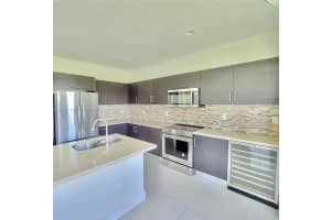 10464 NW 70th Ln, Doral, FL 33178, Sold 04/21/25
