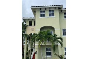 230 NW 109th Ave Apt 223, Miami, FL 33172, Sold 07/22/24