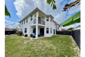 1001 NW 99th Ct, Miami, FL 33172, Sold 10/23/24