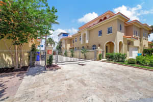 231 Garden Ct, Lauderdale-By-The-Sea, FL 33308, Sold 01/16/25