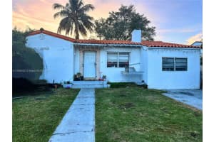 810 Nw 17th Ct, Miami