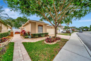 250 E Riverbend Dr, Sunrise, FL 33326, Sold 06/24/24