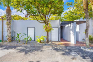 16403 Fox Den Ct, Miami Lakes, FL 33014, Sold 06/03/24