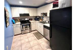 4040 N Hills Dr APT 6, Hollywood, FL 33021, Sold 11/19/24
