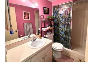 4040 N Hills Dr APT 6, Hollywood, FL 33021, Sold 11/19/24